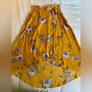 💛 NEVER WORN Le Lis Flowy Flower Skirt 💛